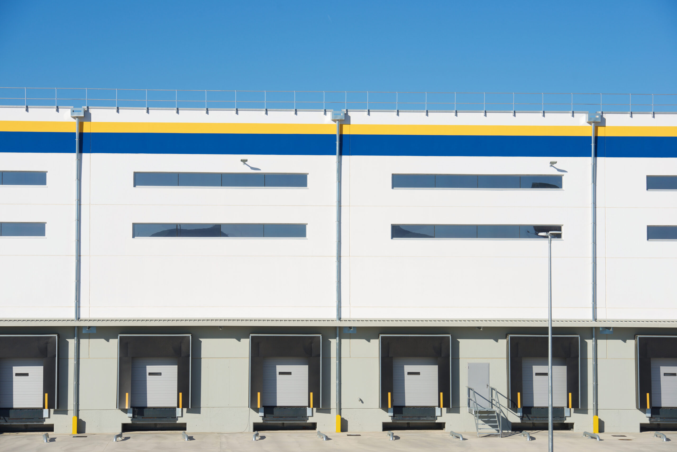 Hybrid freight solutions for market volatility